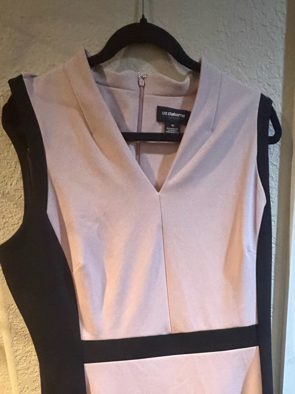 Liz Claiborne Blush Pink and Black V-Neck Colorblock Sheath Dress